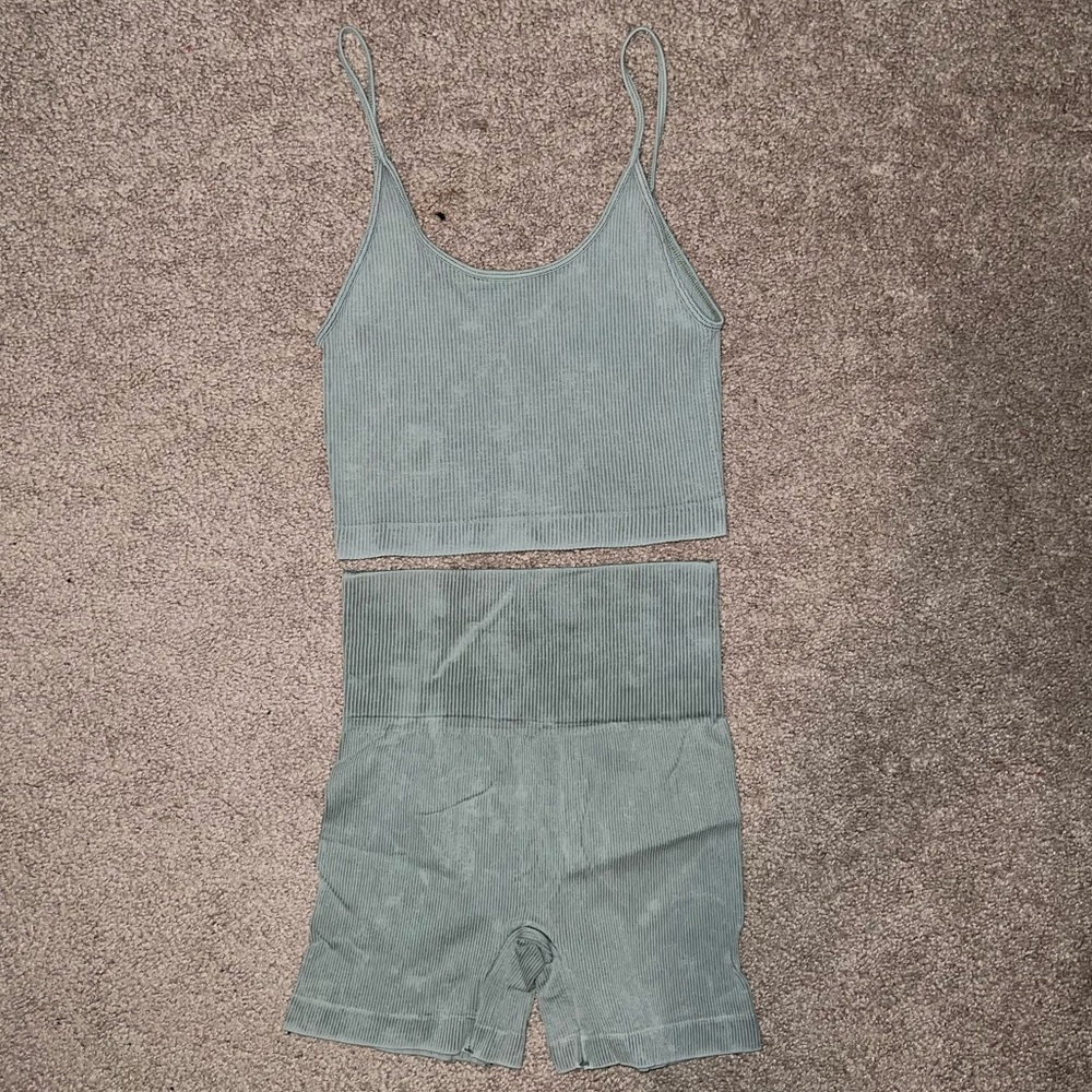 green ribbed set